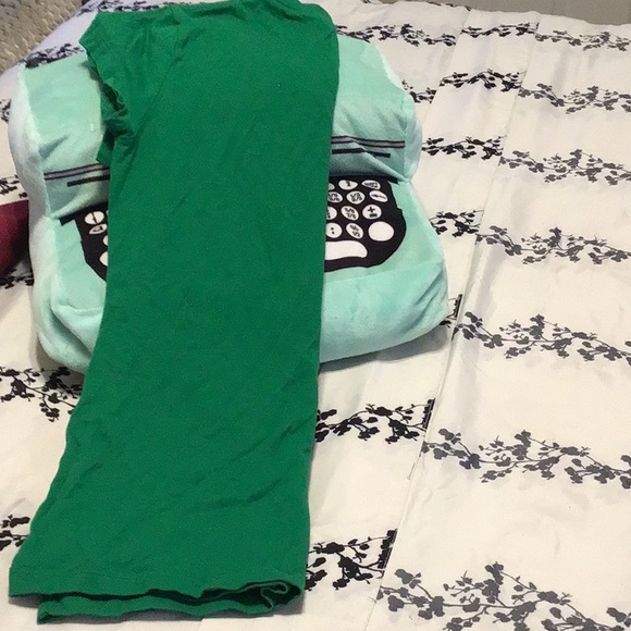 Ladies The Grinch Tee Shirt - Picture 7 of 9